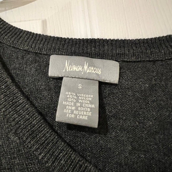 Neiman Marcus Sweater - Picture 4 of 5